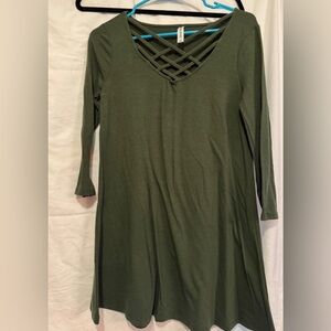 Zenana Outfitters Green Long Sleeve Cut Out Blouse 3/4 sleeve